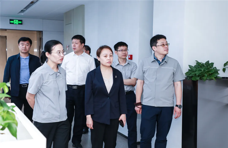 2023年5月15日，河北建材职业技术学院党委书记张明莉一行到尊龙时凯北京集团进行校企合作交流。